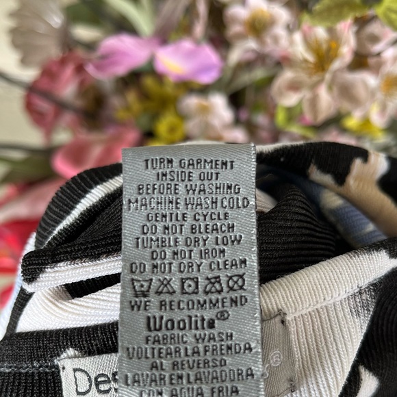 •Designers Original• Floral Zebra Design Pullover Top - Size Large - Picture 6 of 7